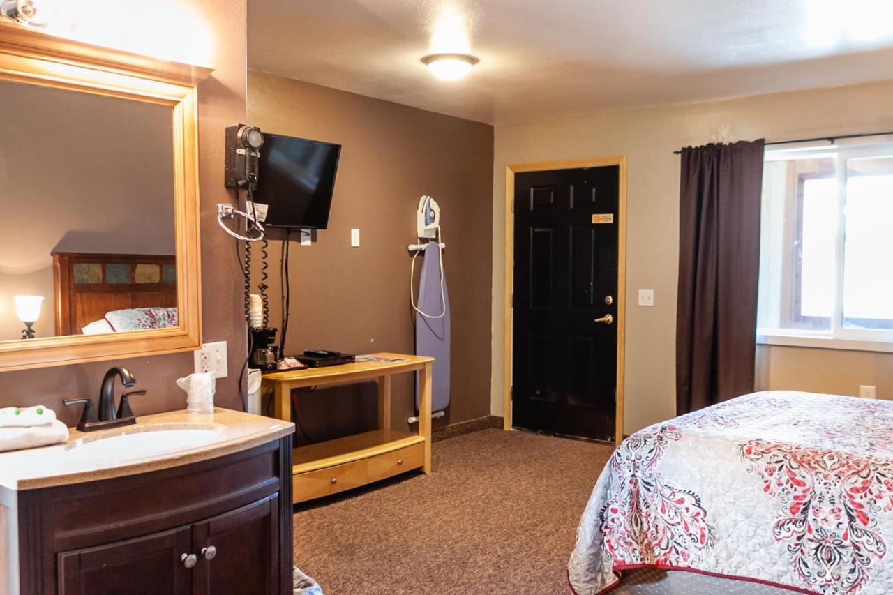 Circle R Motel East Glacier Park Village Exterior foto